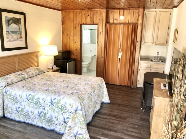 Standard Room Queen Bed IX Photo 2